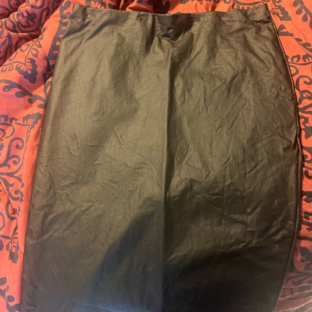 Elegant Black Leather Pencil Skirt